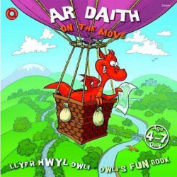 Llyfr Hwyl Dwli/ Dwli's Fun Book: Ar Daith/ On the Move